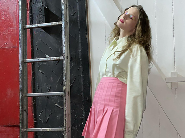 Певица Монеточка