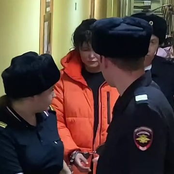 Обвиняемая в убийстве мать месяц спала и фотографировалась с трупом дочери