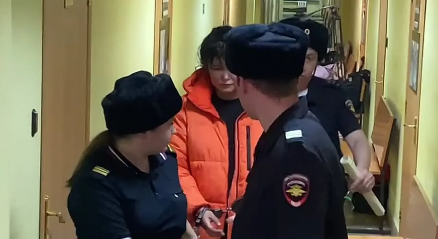 Обвиняемая в убийстве мать месяц спала и фотографировалась с трупом дочери